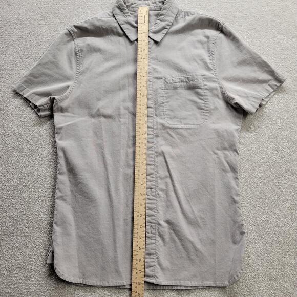 Lululemon Men’s Commission Oxford Button Up Shirt Gray Short Sleeve Medium - Picture 4 of 8